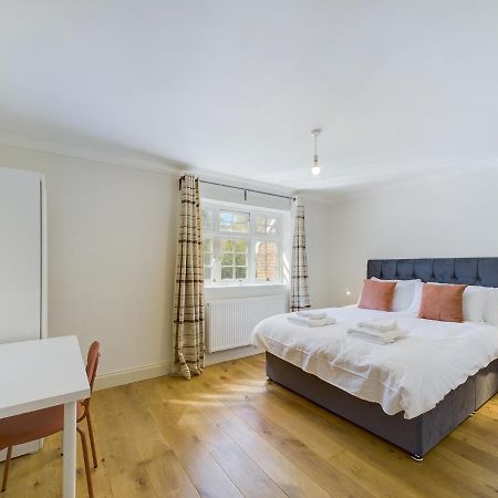 Duplex Redhill Town Centre Apt By Livingo Stays エクステリア 写真