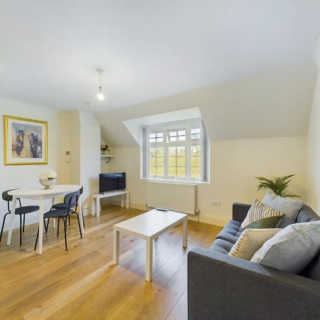 Duplex Redhill Town Centre Apt By Livingo Stays エクステリア 写真