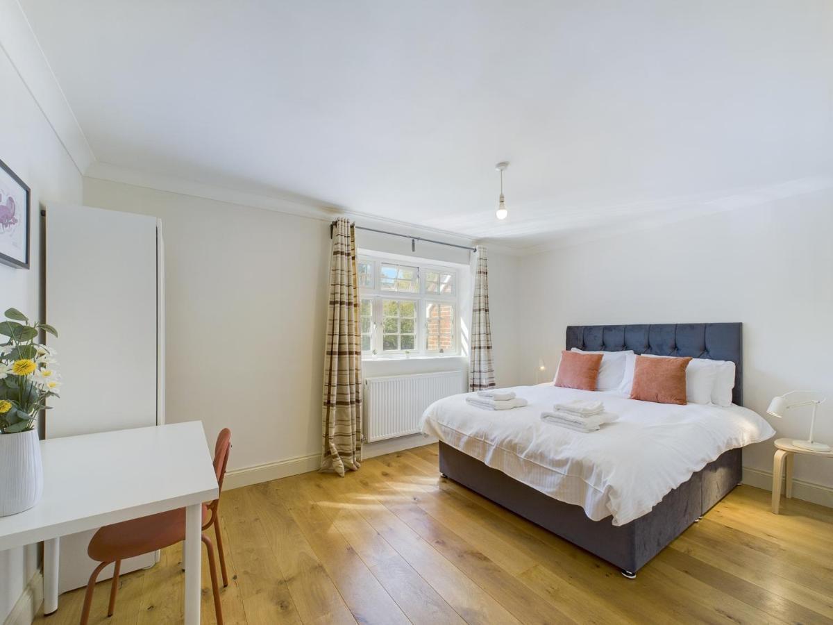 Duplex Redhill Town Centre Apt By Livingo Stays エクステリア 写真