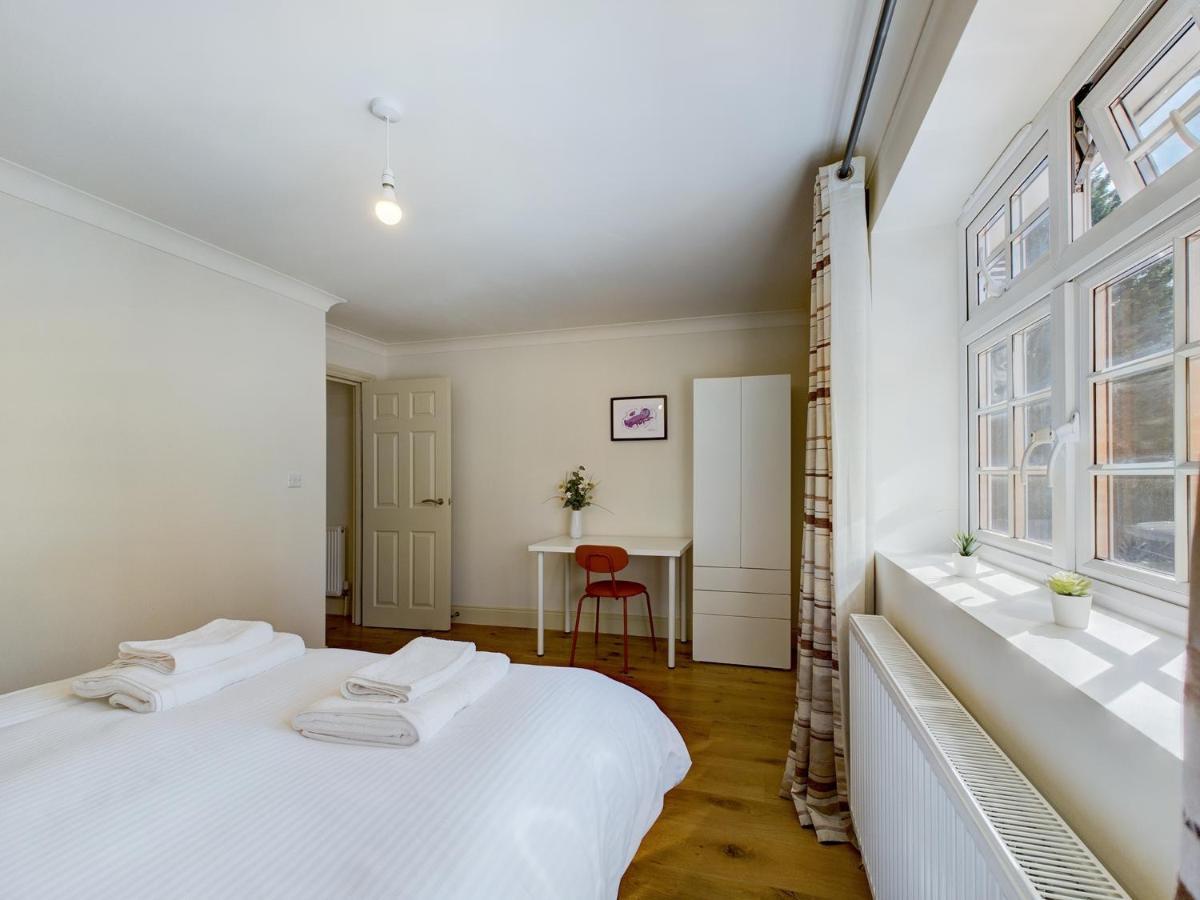 Duplex Redhill Town Centre Apt By Livingo Stays エクステリア 写真