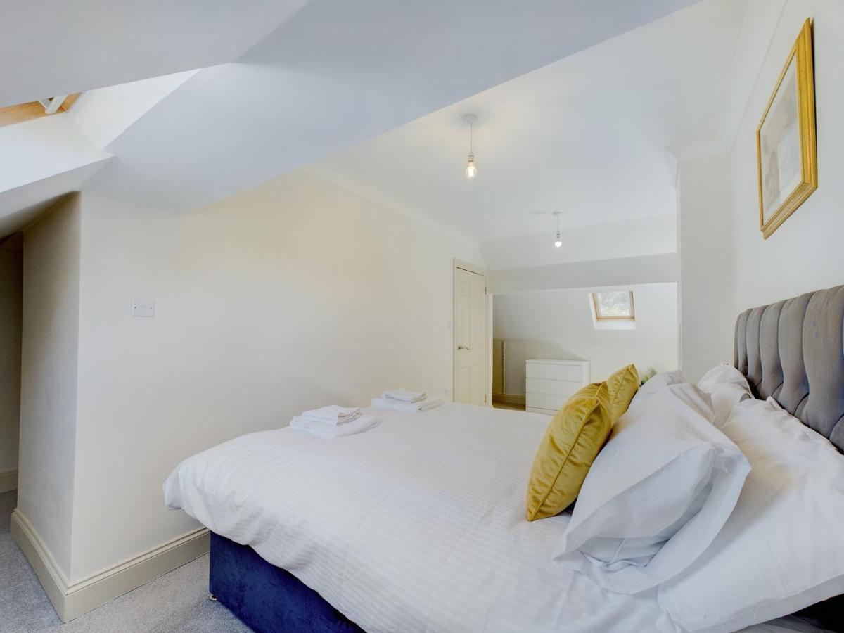 Duplex Redhill Town Centre Apt By Livingo Stays エクステリア 写真