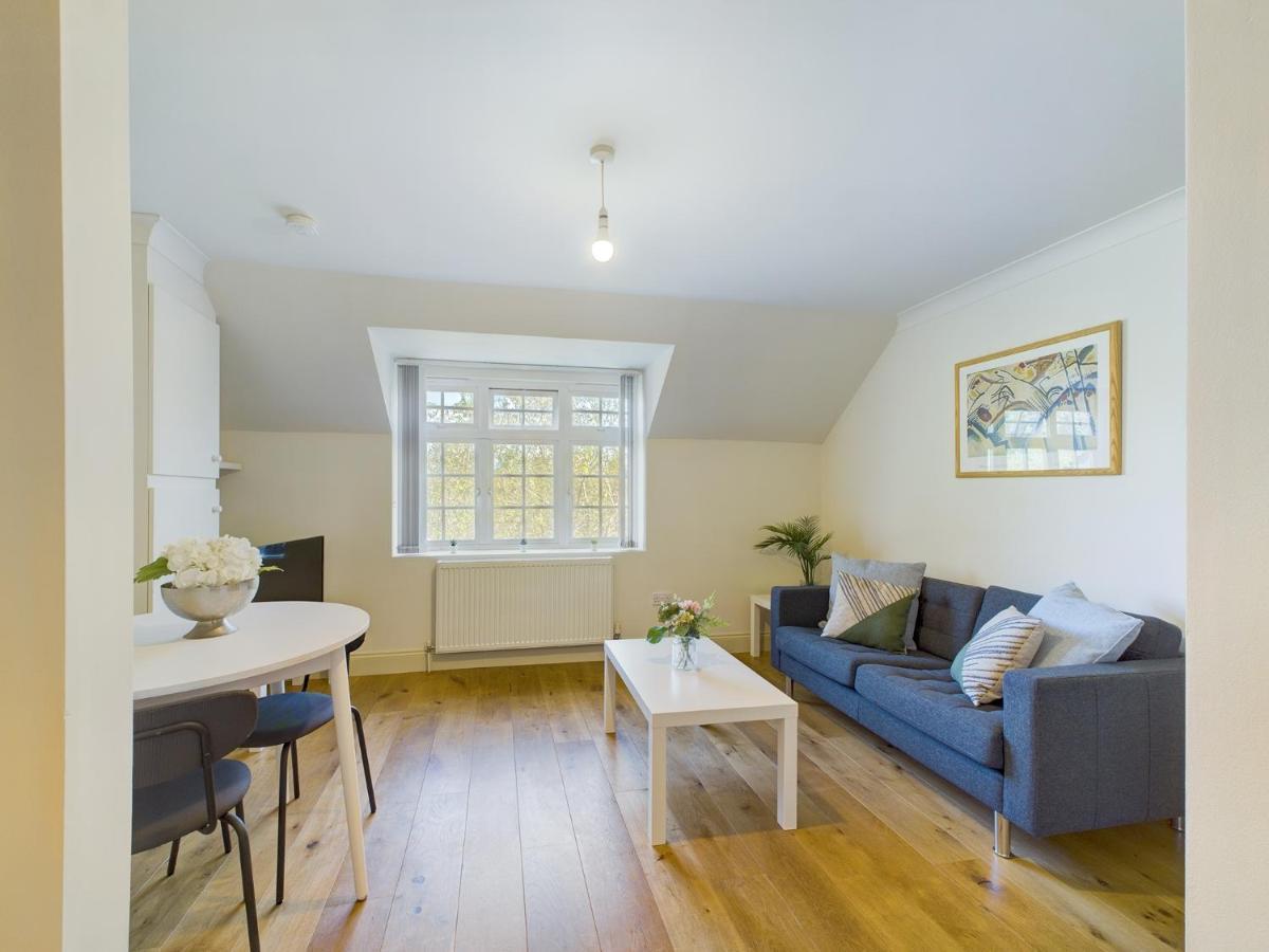 Duplex Redhill Town Centre Apt By Livingo Stays エクステリア 写真