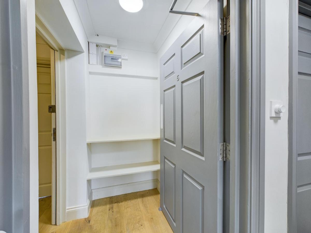 Duplex Redhill Town Centre Apt By Livingo Stays エクステリア 写真
