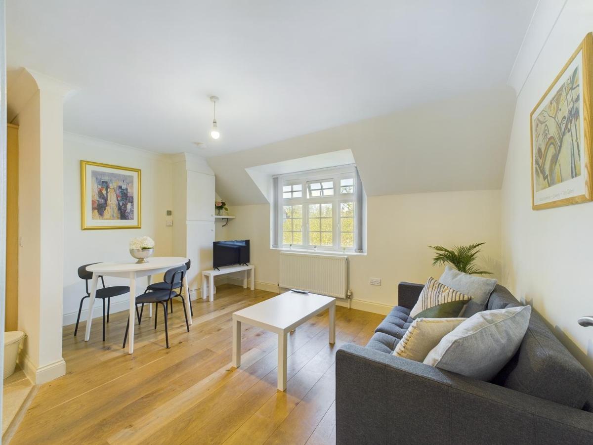 Duplex Redhill Town Centre Apt By Livingo Stays エクステリア 写真