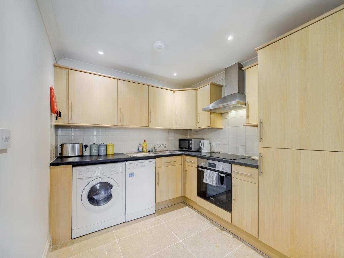 Duplex Redhill Town Centre Apt By Livingo Stays エクステリア 写真