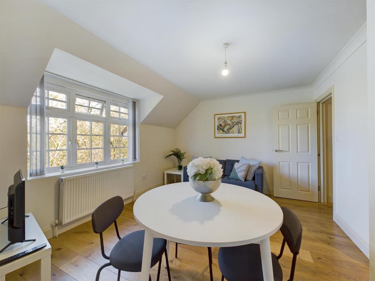 Duplex Redhill Town Centre Apt By Livingo Stays エクステリア 写真